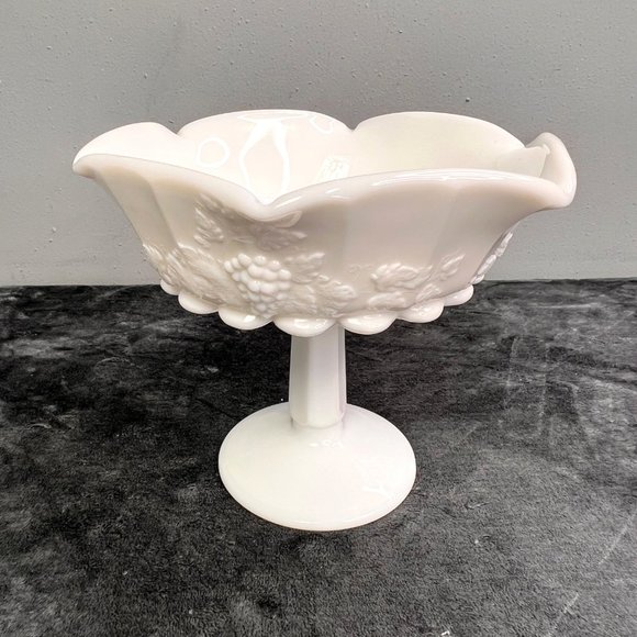 Vintage Westmoreland Milk Glass Pedestal Fruit Bowl Grapevine Scalloped White - Picture 2 of 9